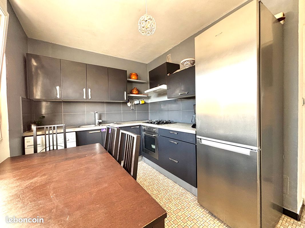 Appartement 3 pièces 64 m² · à Saint-Étienne · 64 m² · 75 000 €
