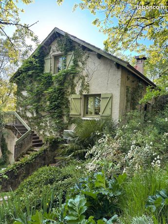 Maison lumineuse avec chambres d'hôtes au cœur d'un écrin arboré, proche de tous les services