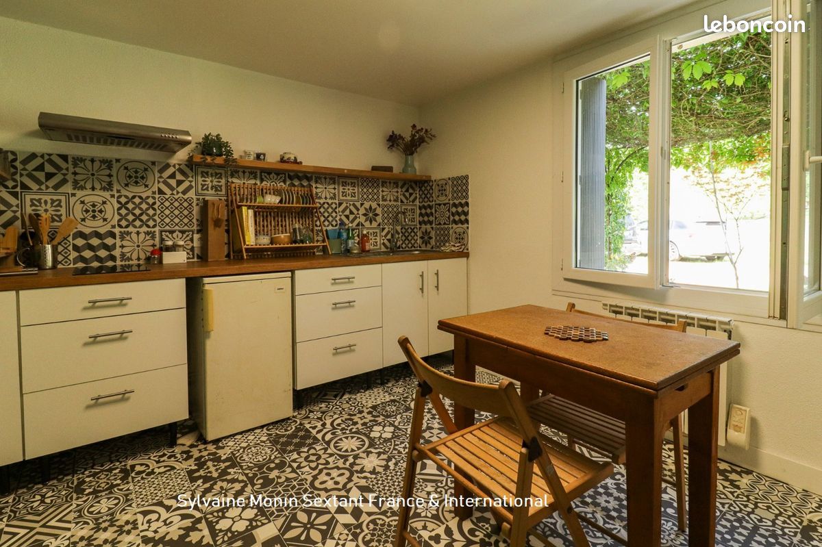 Propriété 8 pièces 238 m² (image 19)