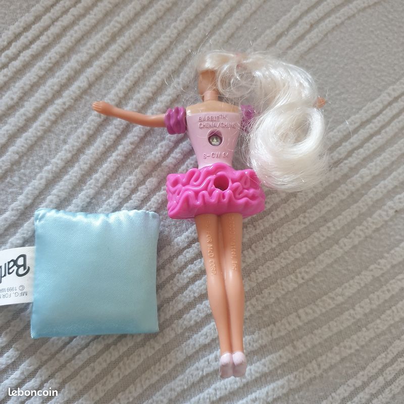 GA78 Barbie danseuse de ballet McDonalds collection MacDo