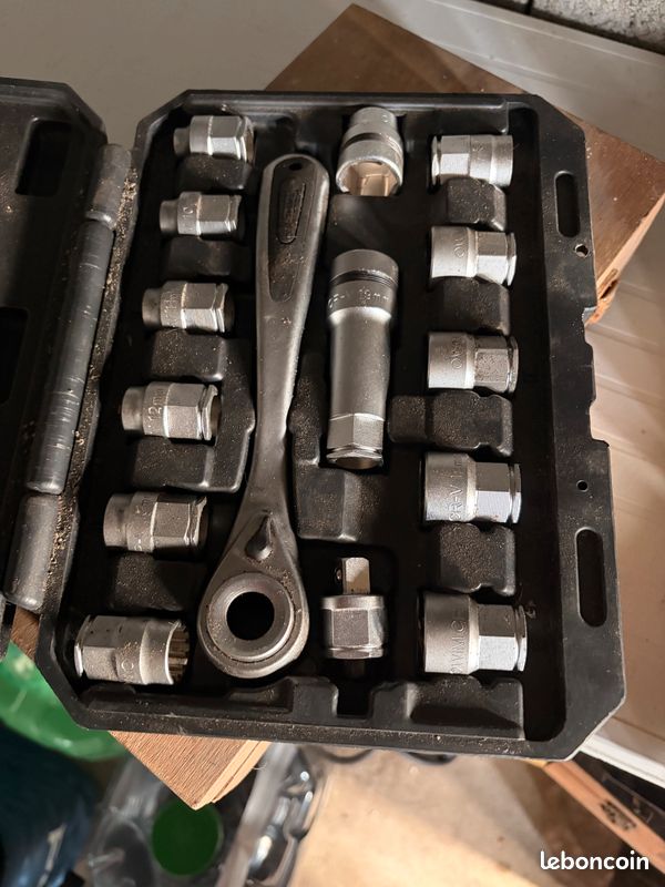 Coffret douilles extracteur écrous antivol / abîmés (image 1)