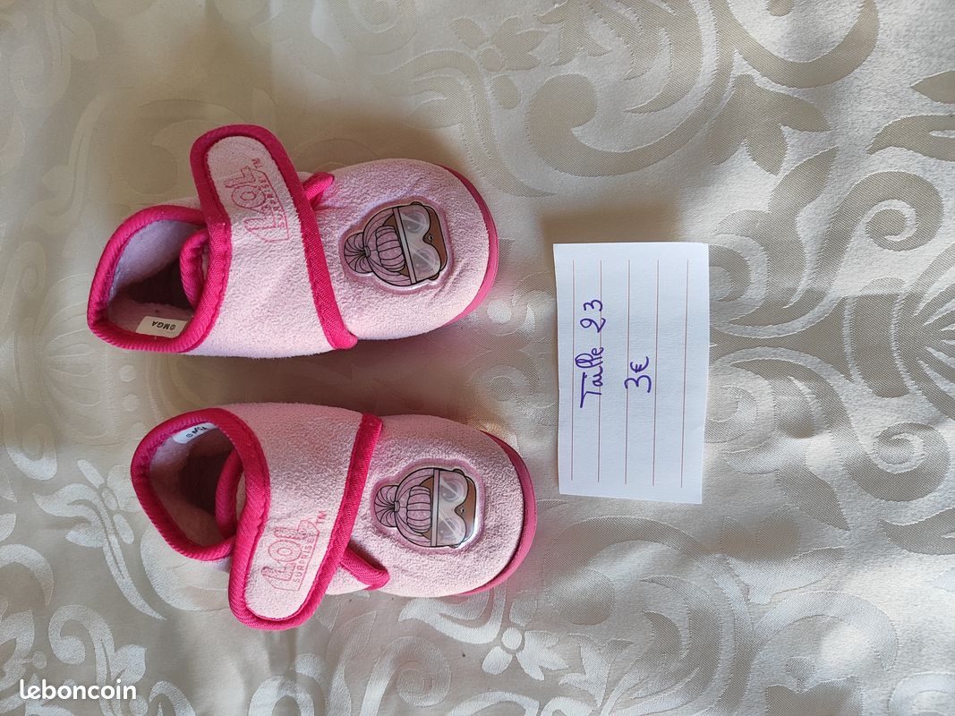 Chaussons taille 23 neuf pas d' Envoi pas de livreur paiement en espèces (image 1)