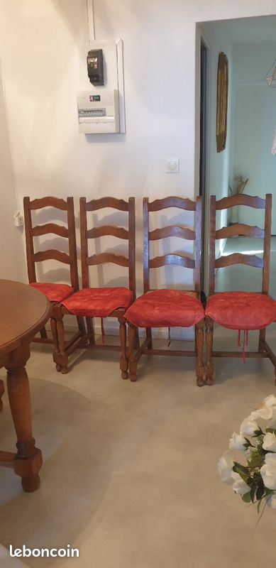 Table ronde et 4 chaises (image 2)