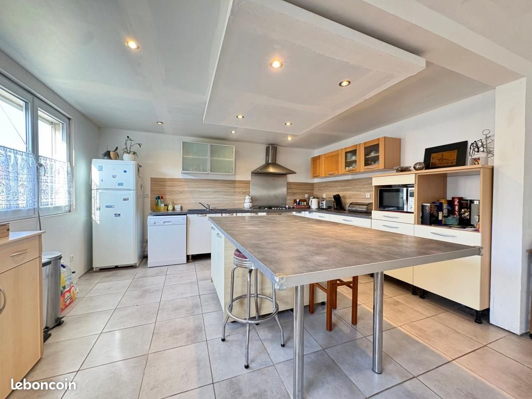 Maison 7 pièces 235 m² (image 1)