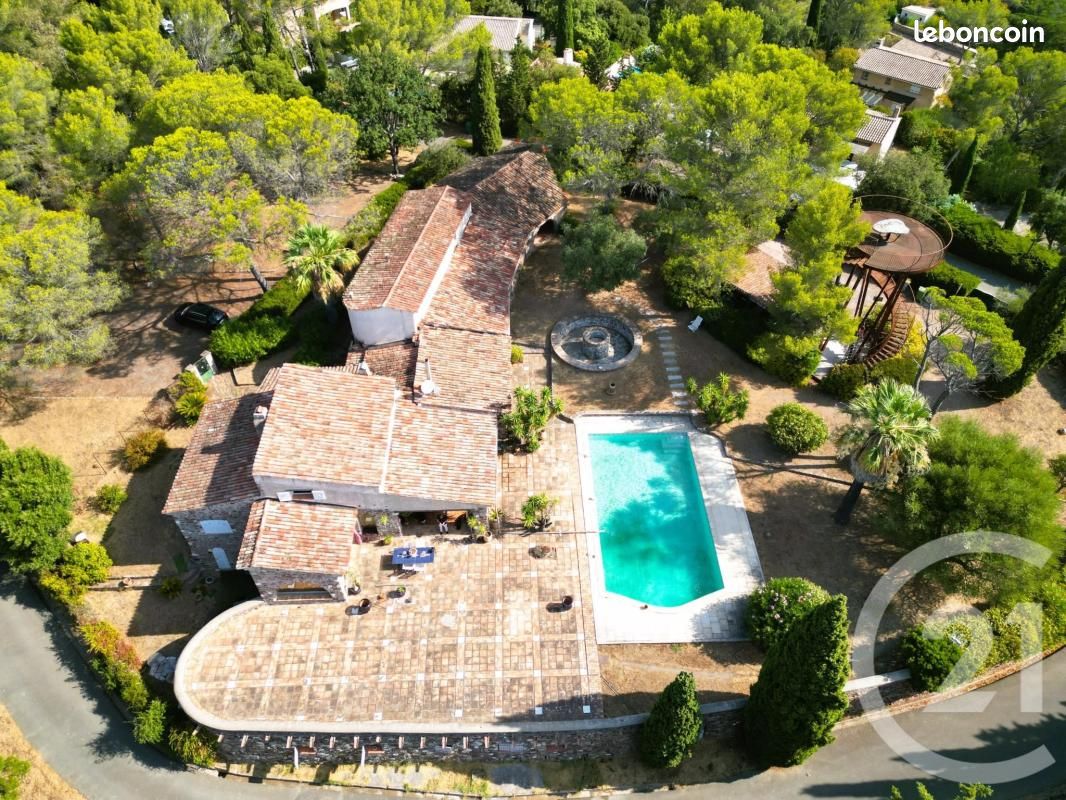 Maison 12 pièces 500 m² · à Fréjus · 500 m² · 1 875 000 €