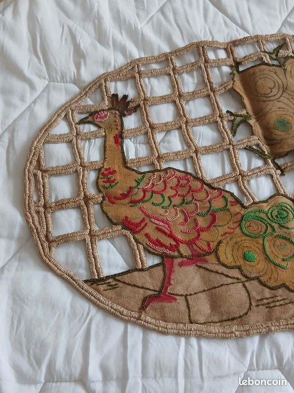 ANCIEN NAPPERON fin XIXème fait main - BRODERIE AJOURÉE motif PAON - inachevée (image 2)