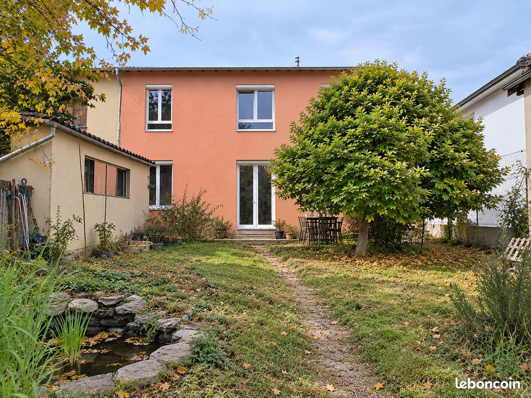 Maison 4 pièces 100 m² · à Bourg-en-Bresse · 100 m² · 240 000 €