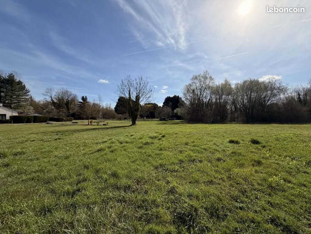 Terrain 1200 m² · à Bruyères-Et-Montbérault · 1 200 m² · 362 800 €