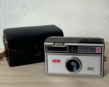 Kodak Instamatic 100 - Appareil avec étui en cuir