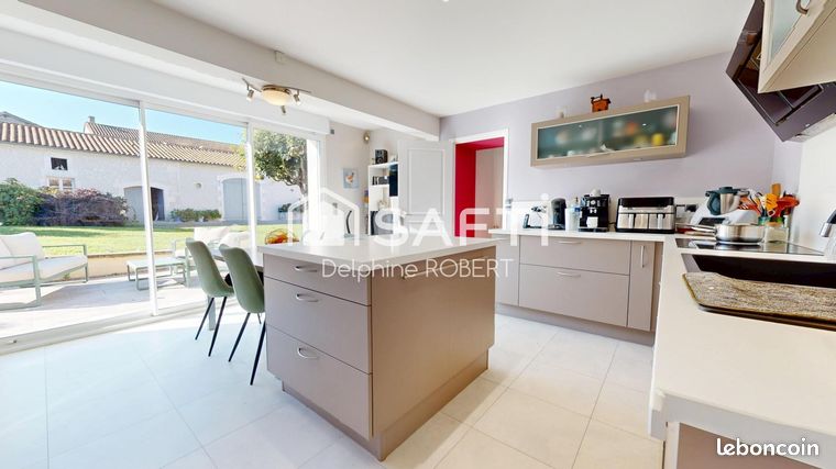 Propriété 8 pièces 275 m²