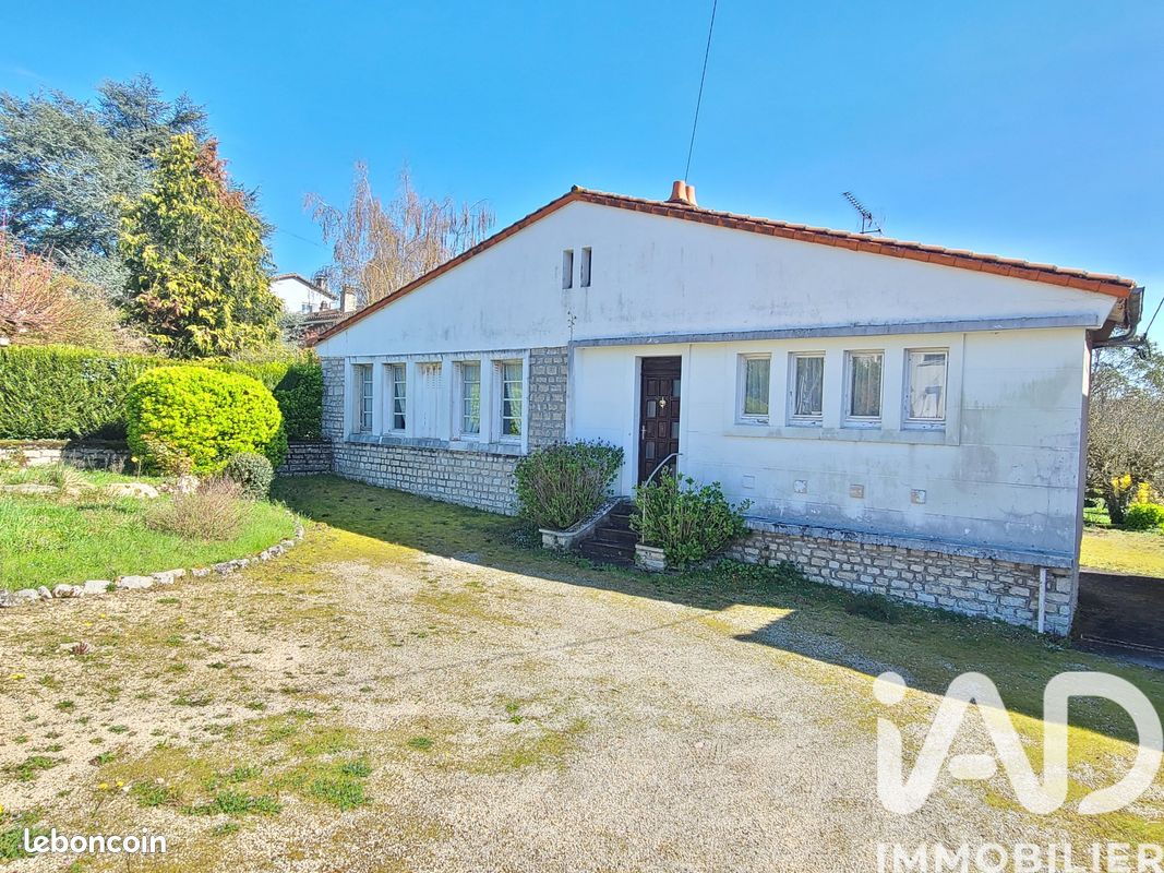 Maison 4 pièces 77 m² · à Civray · 77 m² · 74 000 €