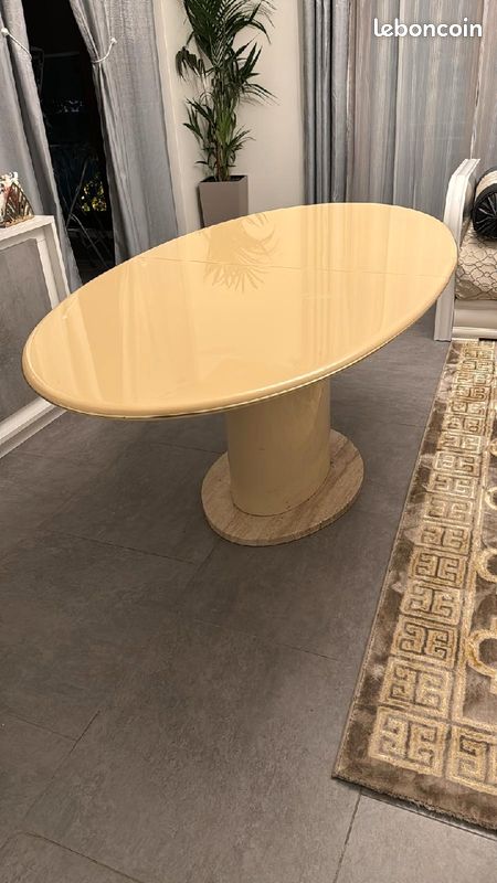 Table ovale pied en marbre (image 2)