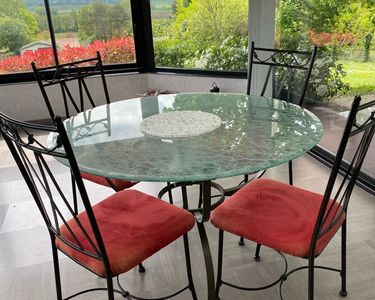 Table ronde en verre et ses 4 chaises - Ameublement