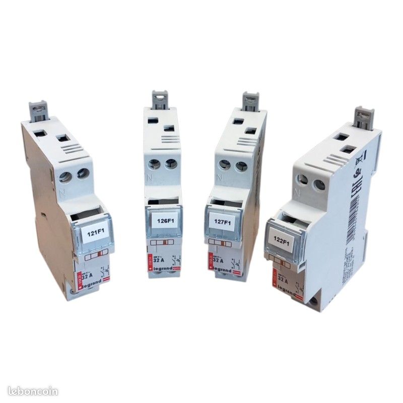 LOT DE 4 LEGRAND 05824 32A Repartiteur modulaire (image 1)