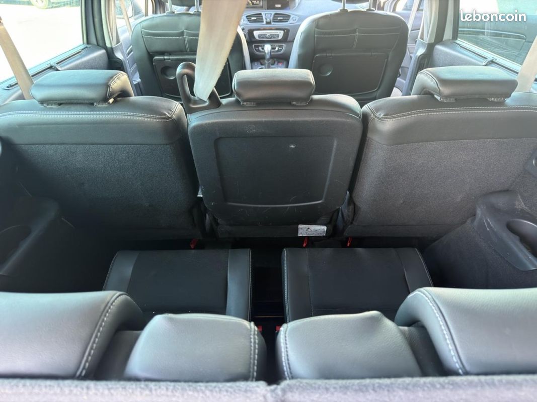 Renault Grand Scenic 1.5 dCi 110ch Bose EDC Euro6 7 places "Boite Automatique" (image 16)