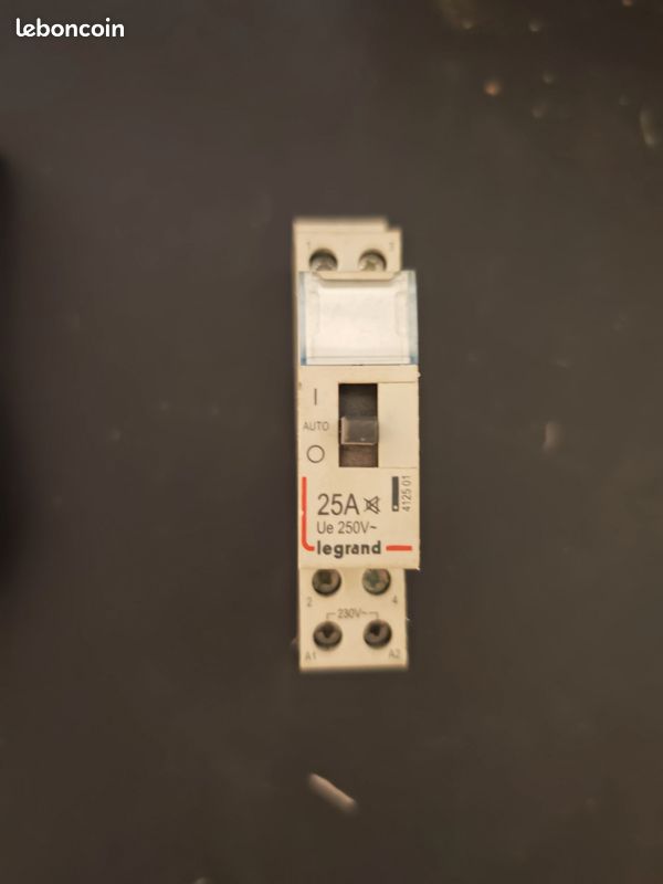 Contacteur J/N Legrand 25A (Réf. 4125 01) (image 1)