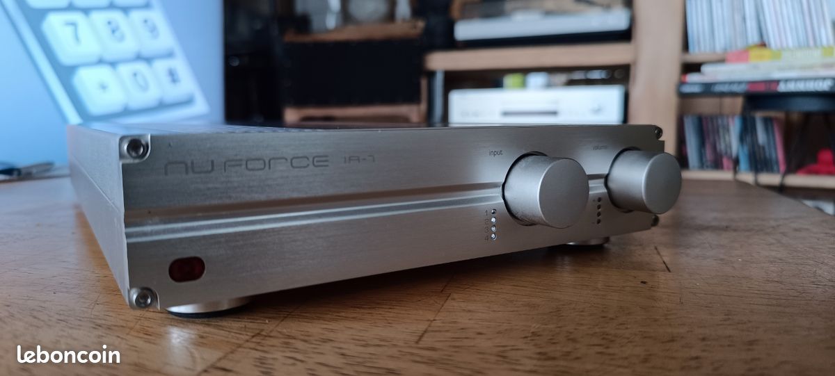 Nuforce IA7 v2 (image 1)