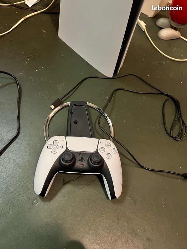 Vente PlayStation 5 avec son socle de maintien, avec une manette (image 3)