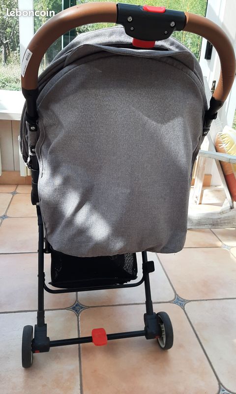 Poussette pliable Quasi neuve (image 2)