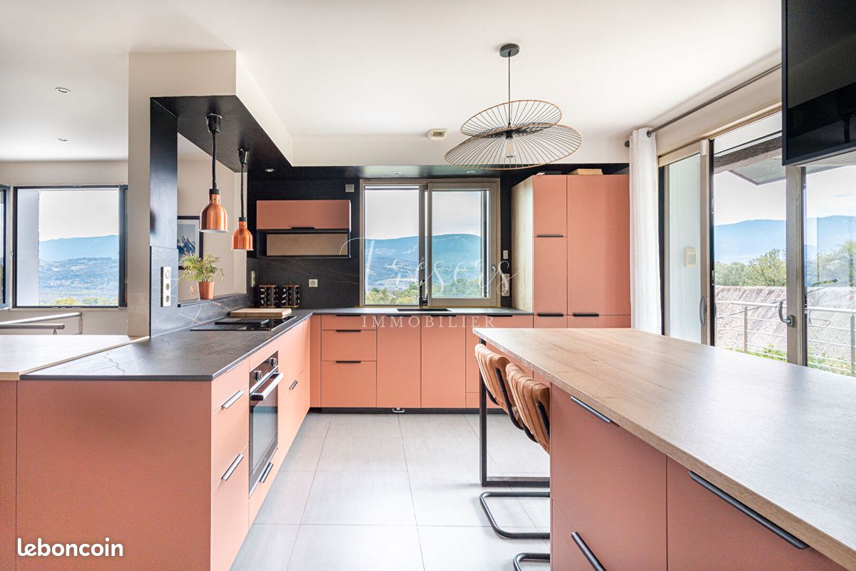 Maison 6 pièces 226 m² · à Entrelacs · 226 m² · 695 000 €