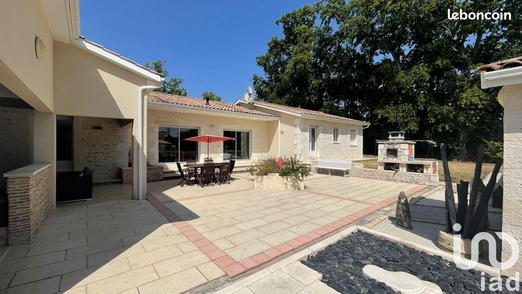 Villa 8 pièces 226 m²