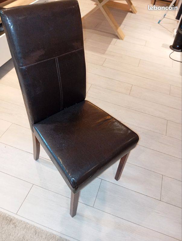 Lot de 2 chaises à 20 (image 1)