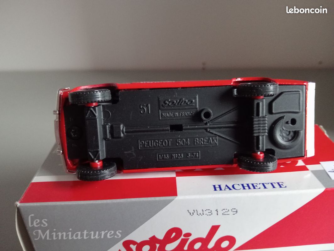 PEUGEOT 504 AMBULANCE SUR BASE SOLIDO 1:43 de reference