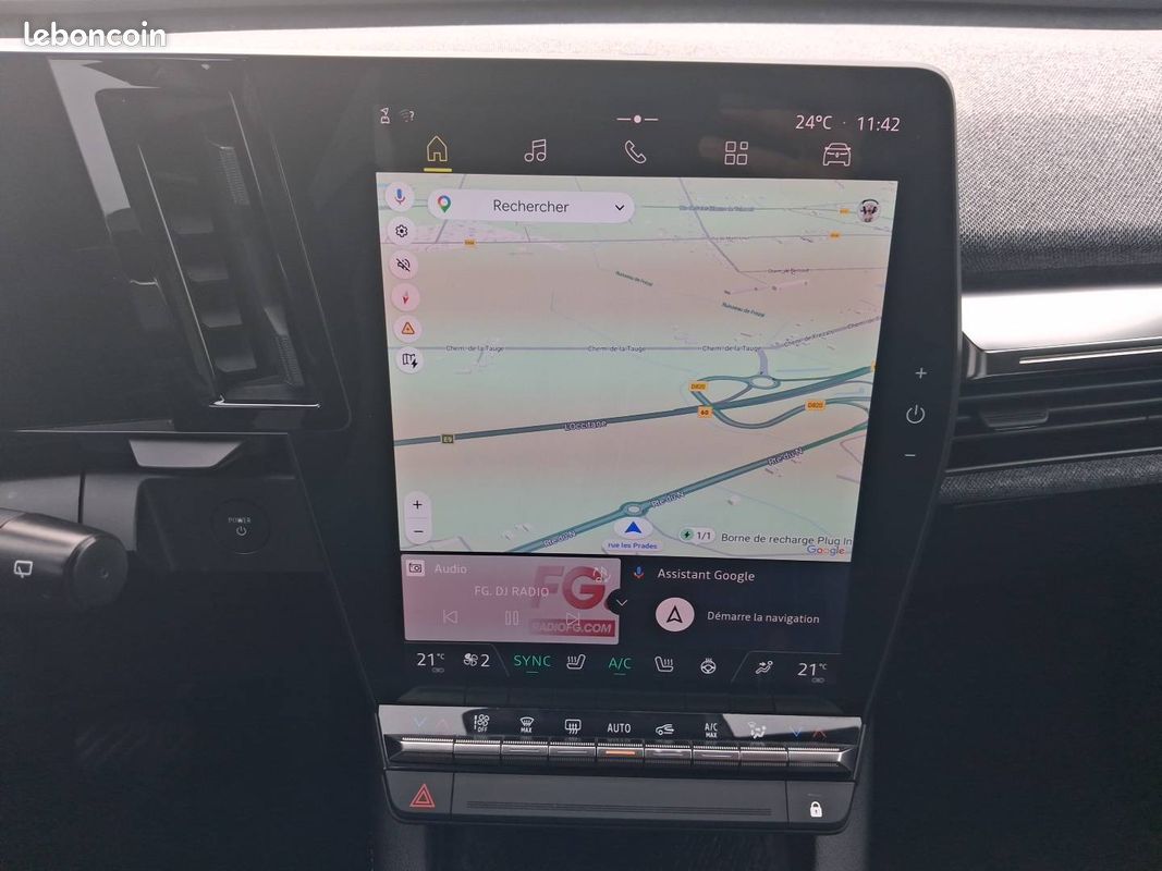 RENAULT Megane E-Tech EV60 220 ch super charge Techno (image 16)