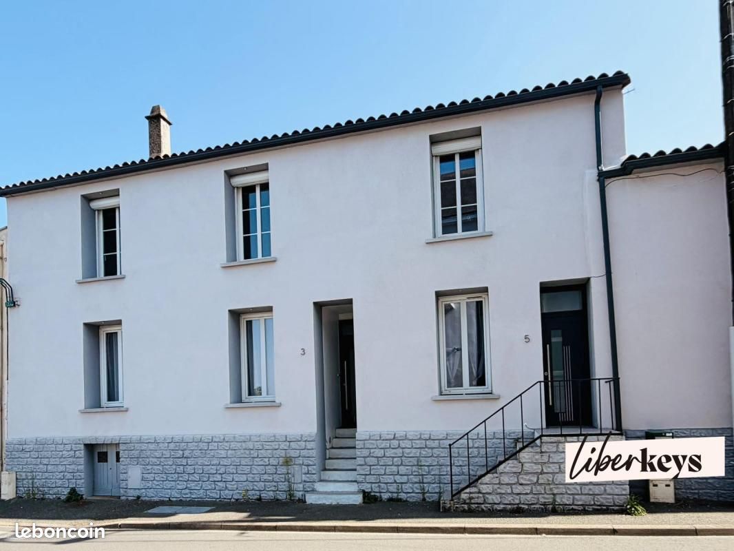 Maison 8 pièces 269 m² · à La Châtaigneraie · 269 m² · 264 000 €