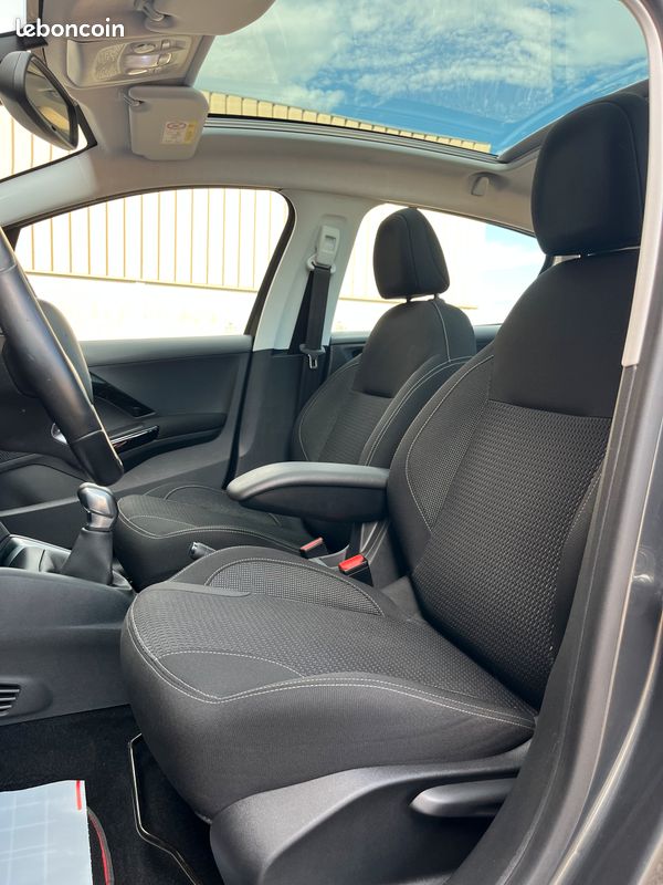 Peugeot 208 1.2ess 82ch Allure (image 5)