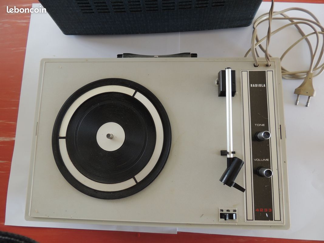 SPACE AGE Tourne Disque Radiola 423 Valise. Vintage. Année 70’s