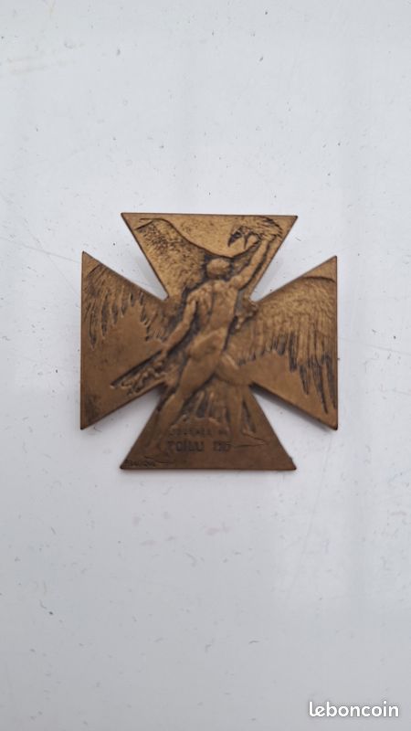 Insigne Original Français Journée Du Poilu – Artois 1915 – Grande Guerre
