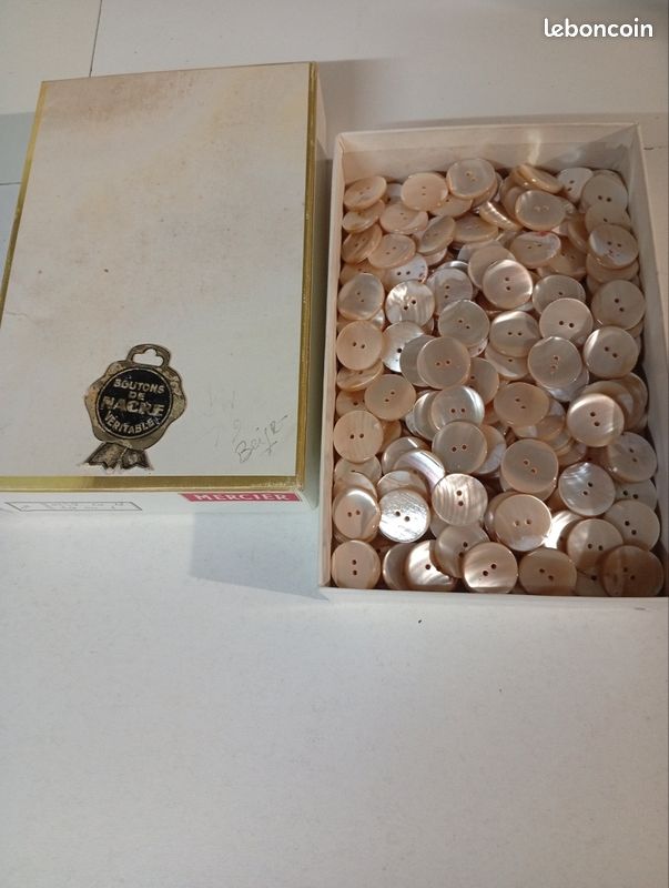 Boite lot Bouton nacre beige 2cm (image 1)