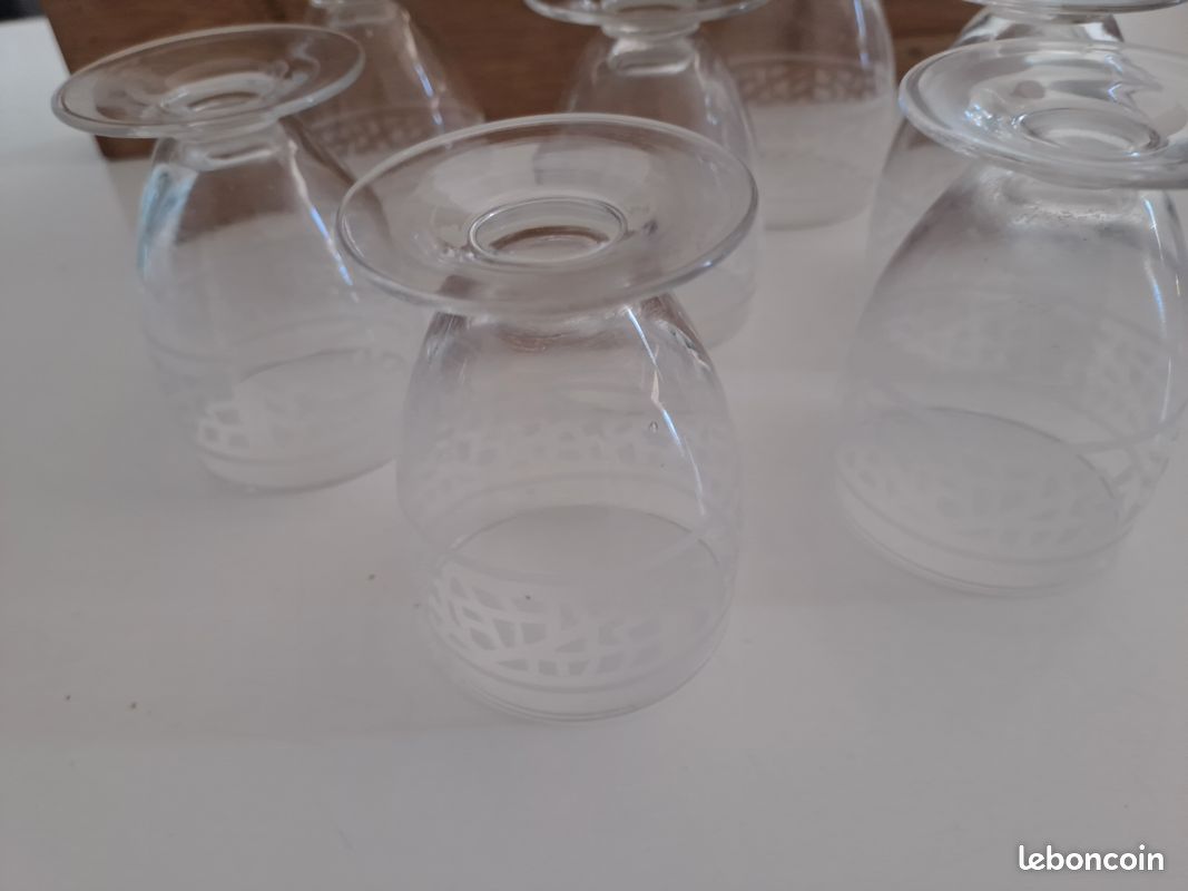 7 VERRES A DIGESTIF 3CL HT 10CM