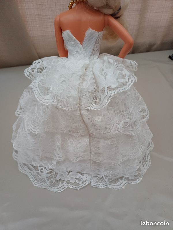 Robe ancienne en dentelle pour poupée/col et poignets
