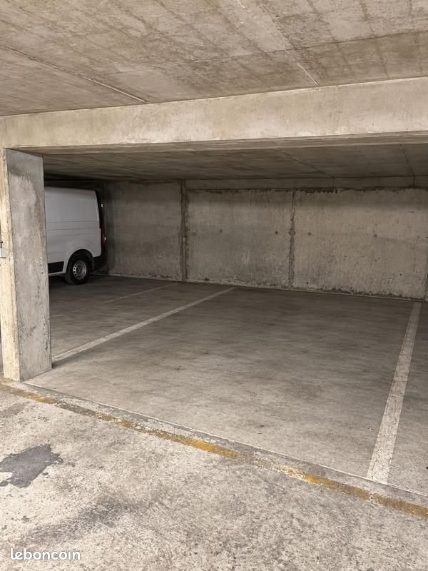 Garage/box Paris · 16 500 €