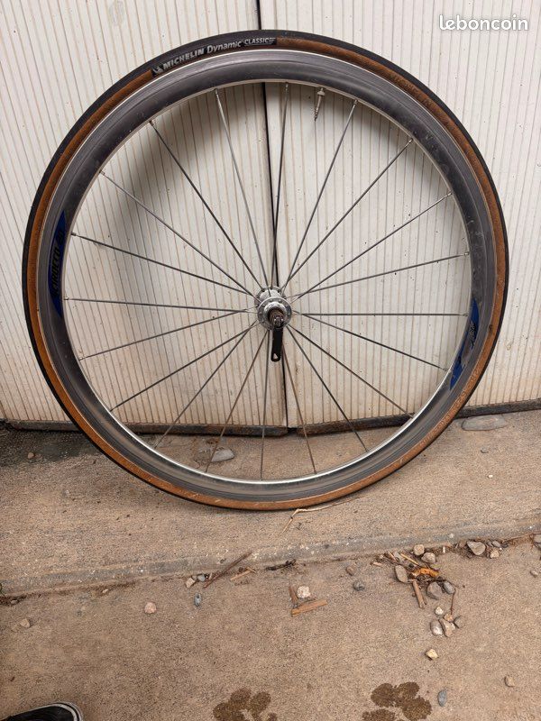 Roues complètes Campagnolo Vento G3 - Équipements vélos Roues complètes Campagnolo Vento G3 - Équipements vélos
