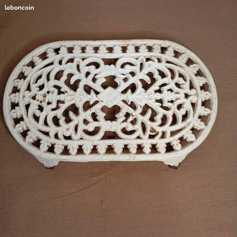 Dessous de plat fonte émaillée blanc ancien années 1890-1930