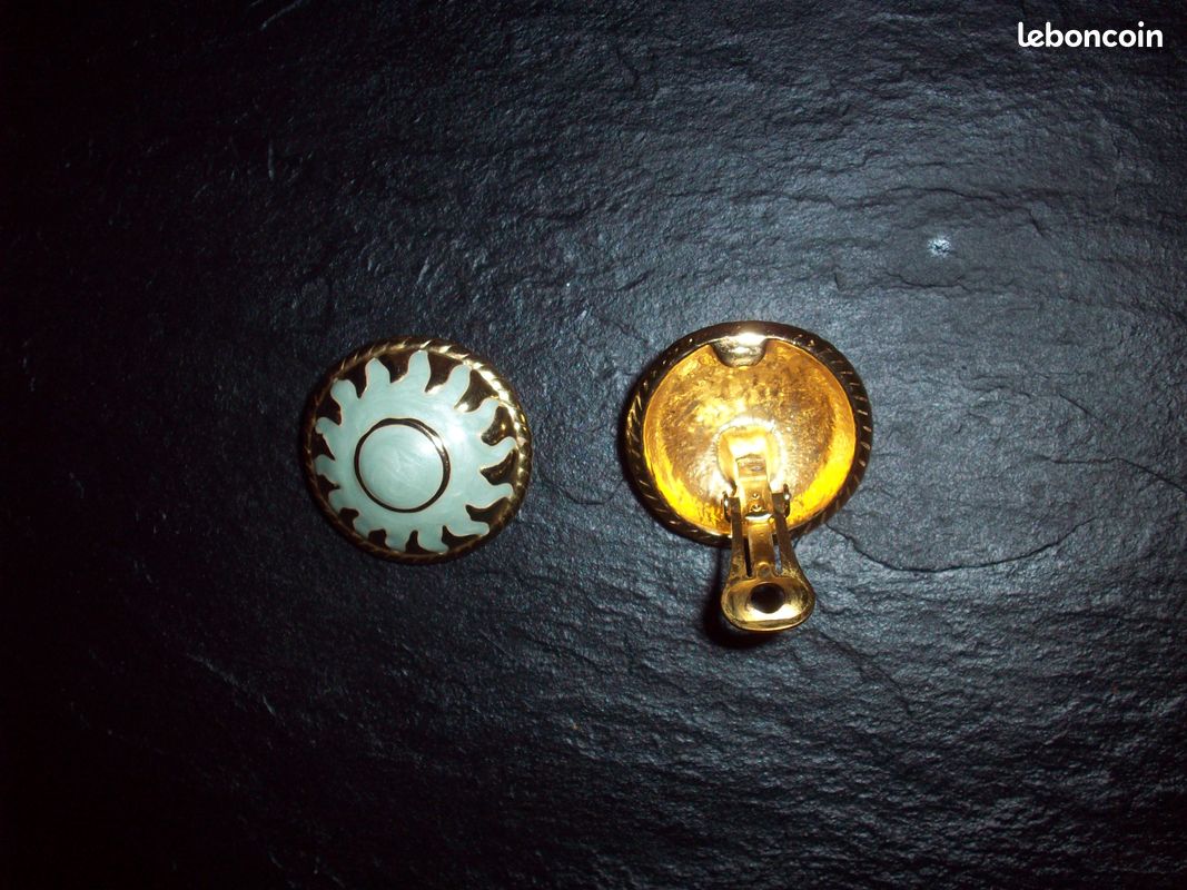 Boucles d'oreilles cabochon bombé doré avecmotif de Soleil en émail bleu clair nacré Vintage (image 11)