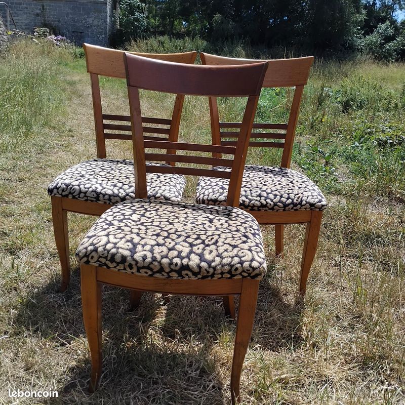 Chaise en bois et tissu déperlant (image 1)