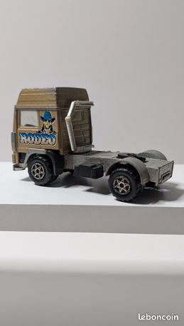 Semi-remorque Majorette 1/60 Volvo Rodeo Avec Remorque Et Chevaux - Jouet Occasion, Métal Et Plastique