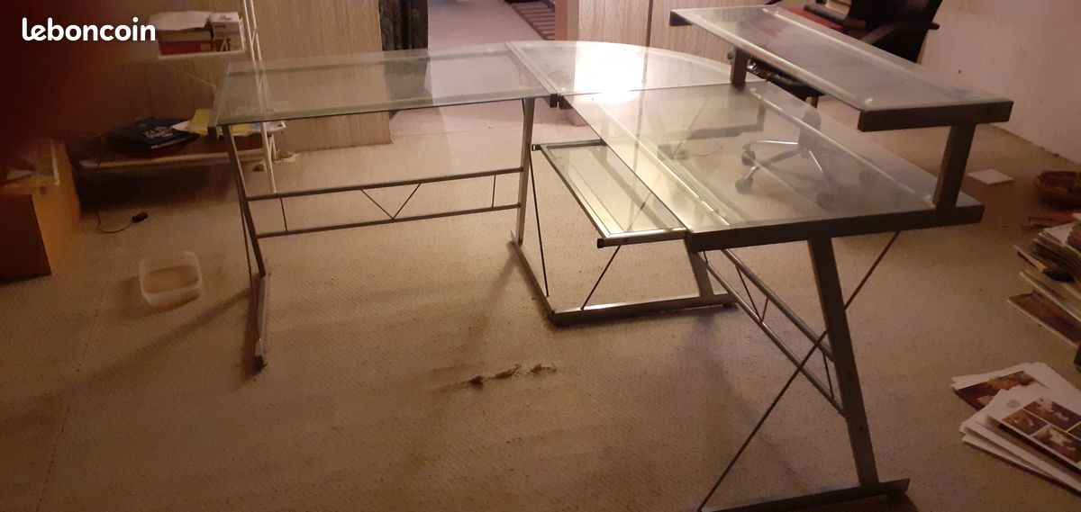 Bureau en verre transparent (image 1)