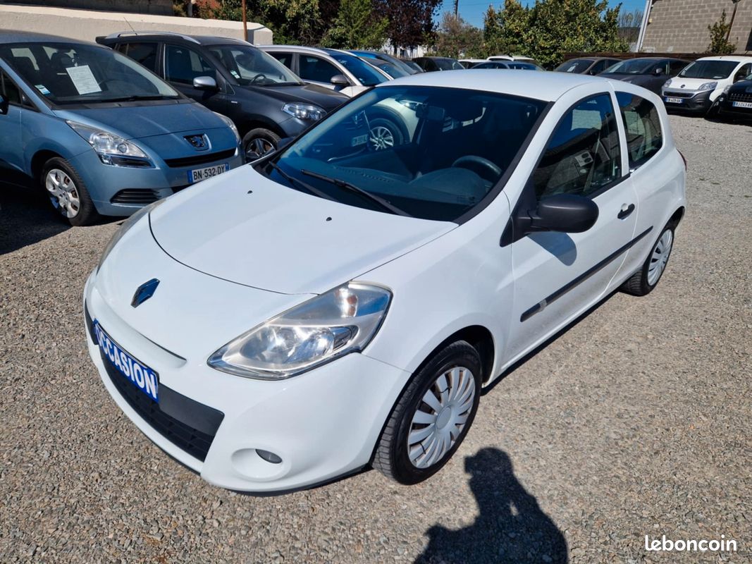 Renault CLIO 3 PHASE 2 1.5 DCI 75 CV 5 PLACES + ATTELAGE (image 1)
