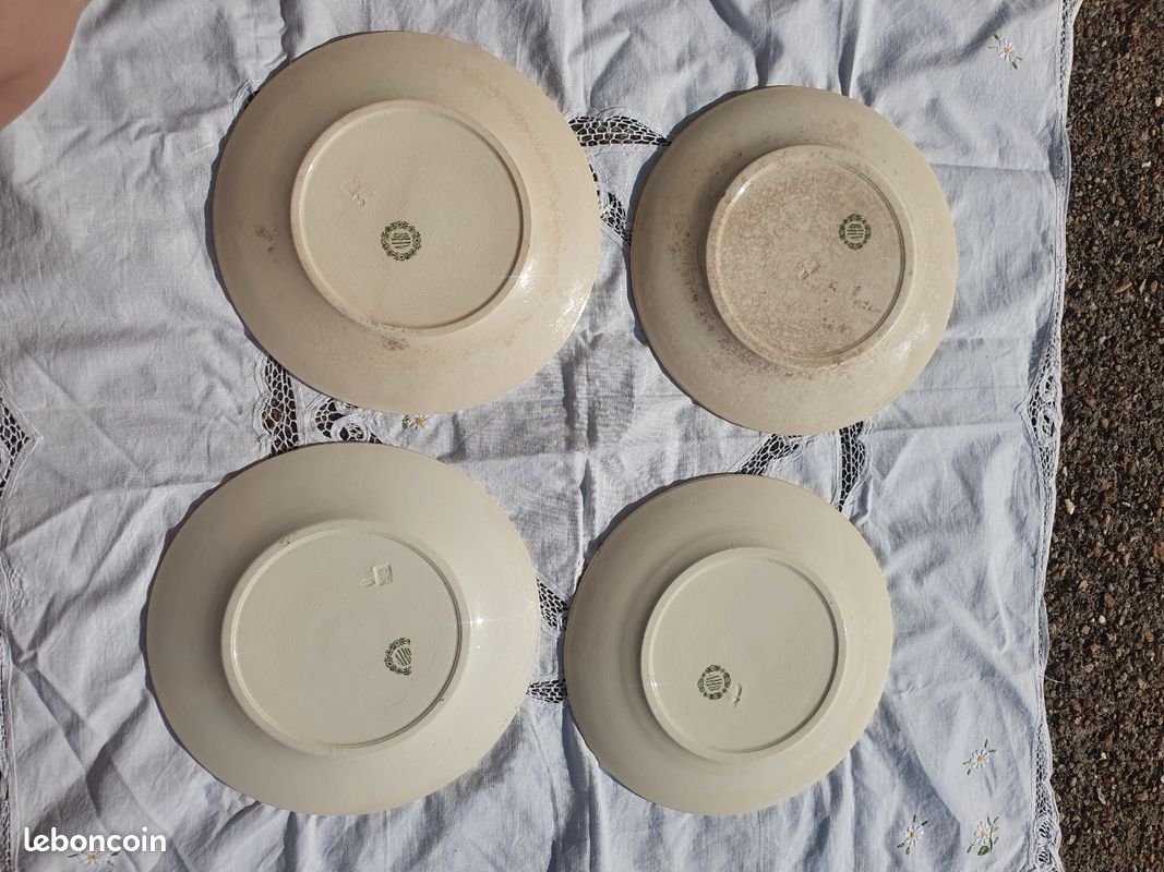 Assiettes plates terre de fer vert estampillées BHV (image 12)