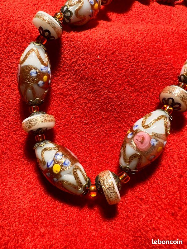 Collier 2 rangs perles à facettes pâte de verre noir et perles peintes années