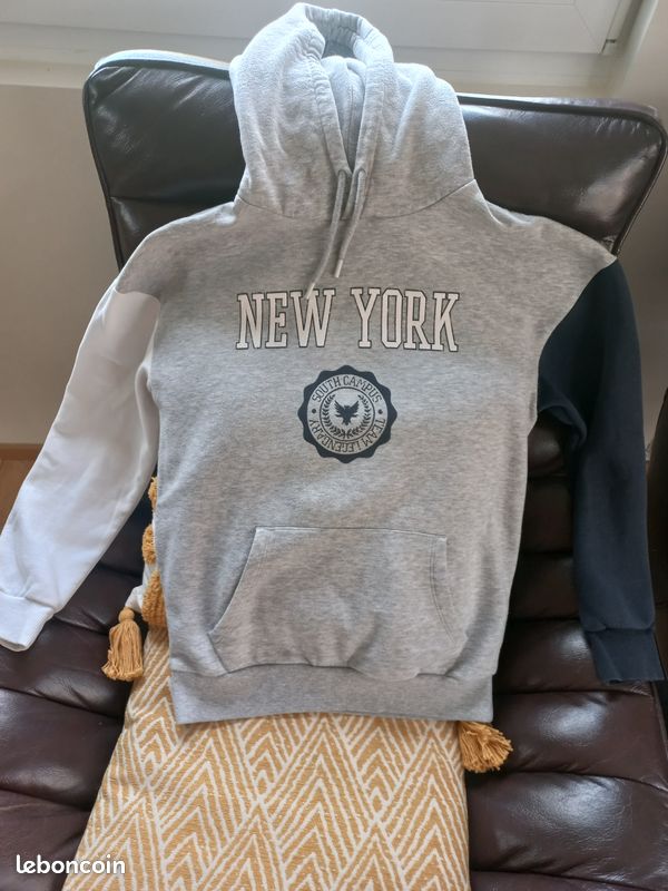 Pull capuche Sweat New York taille S-M Vêtements