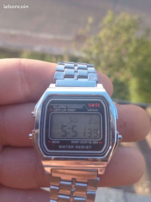 Casio Montre Femme Numérique Bracelet Acier Inoxydable