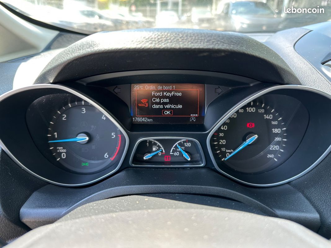 FORD C-Max Titanium 1.5 TDCi 120 cv {RADAR ARR - TOIT PANORAMIQUE} (image 17)