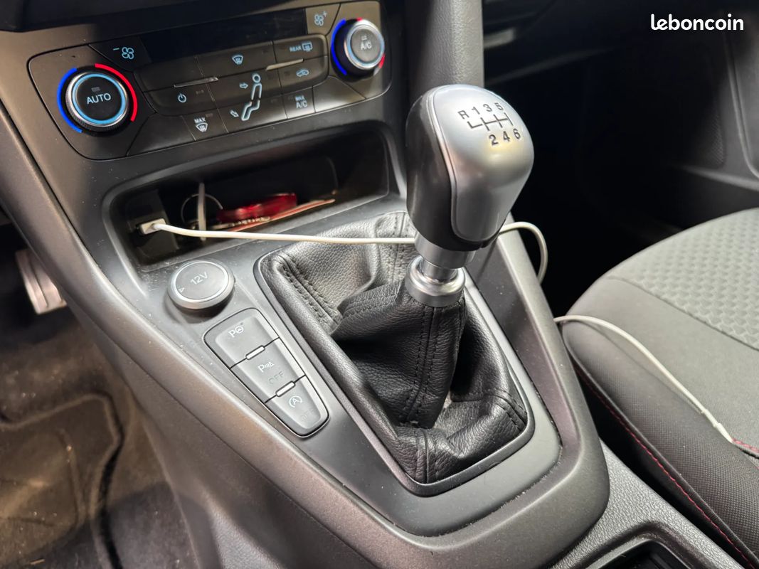 FORD Focus ST-Line 1.0 Ecoboost 125ch - Suivi - Caméra de Recul - GPS (image 23)