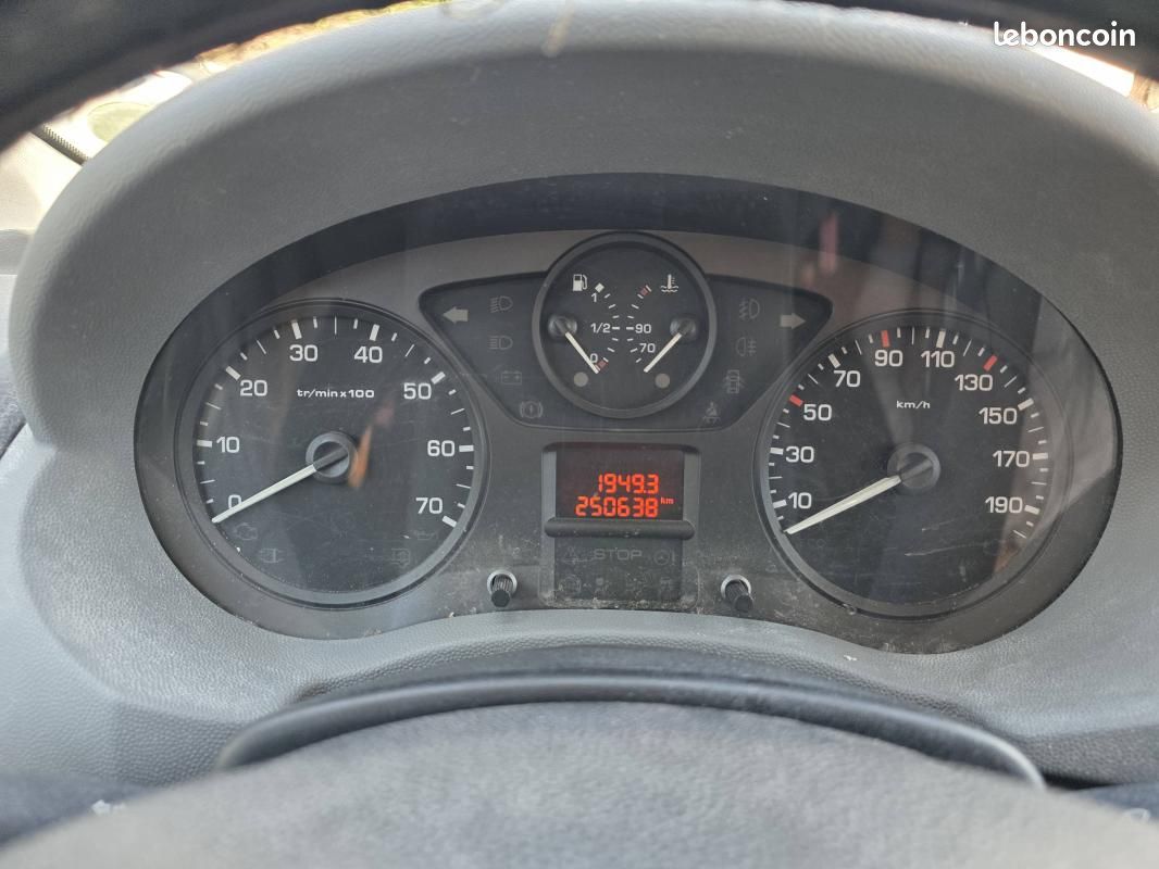 Citroën Jumpy II 1.6 HDI 90 3 Places SANS C-T (image 9)